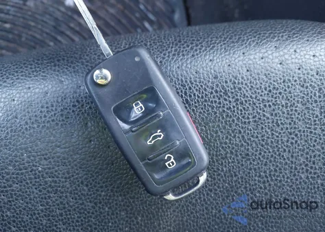 2013 Volkswagen Passat 2.5L Se z USA, uszkodzony, nr VIN 1VWBH7A33DC042618